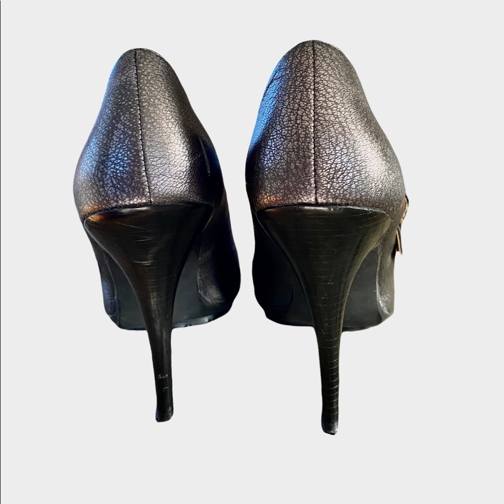 Michael Kors silver/pewter open toe 4 1/2 inch stilettos. Size 9 M like new! - Picture 5 of 11